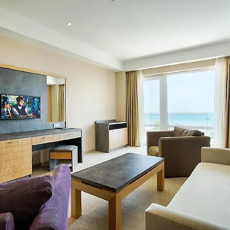 Evrika Club 4* Napospart