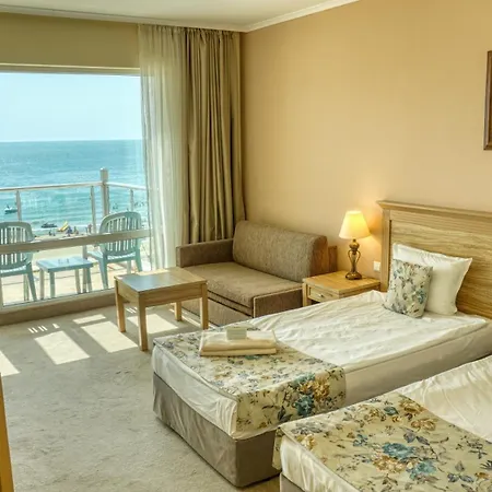 Evrika Club 4* Napospart