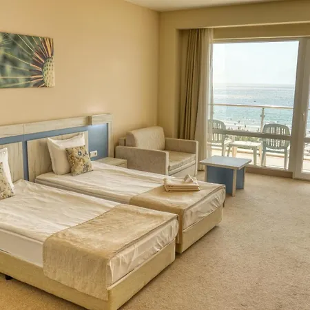 Evrika Club 4* Napospart