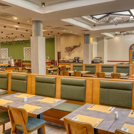 Evrika Club 4* Napospart