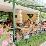 دي أي تي أفريكا بيتش كلوب - الشامل كلياً منتجع 4*